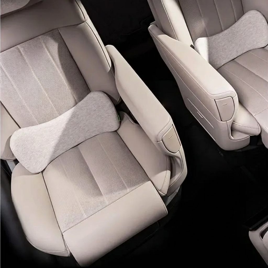 Car seat cushions in 1:1 square format